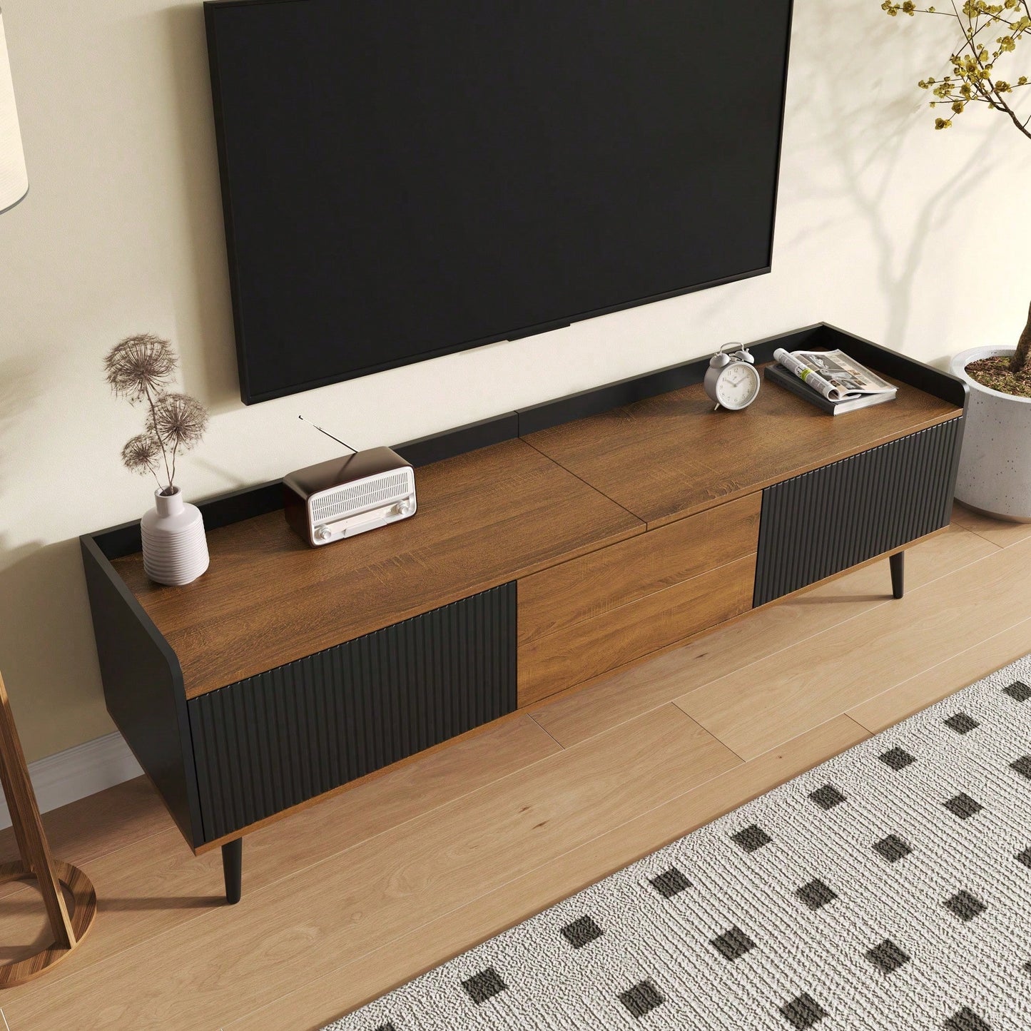 TV-Schrank 160*39*49,5 cm - Dreitüriger Unterschrank in Schwarz/Holzoptik - Kompaktes TV-Möbel mit natürlichem Finish - Stilvolles Lowboard für Wohnzimmer