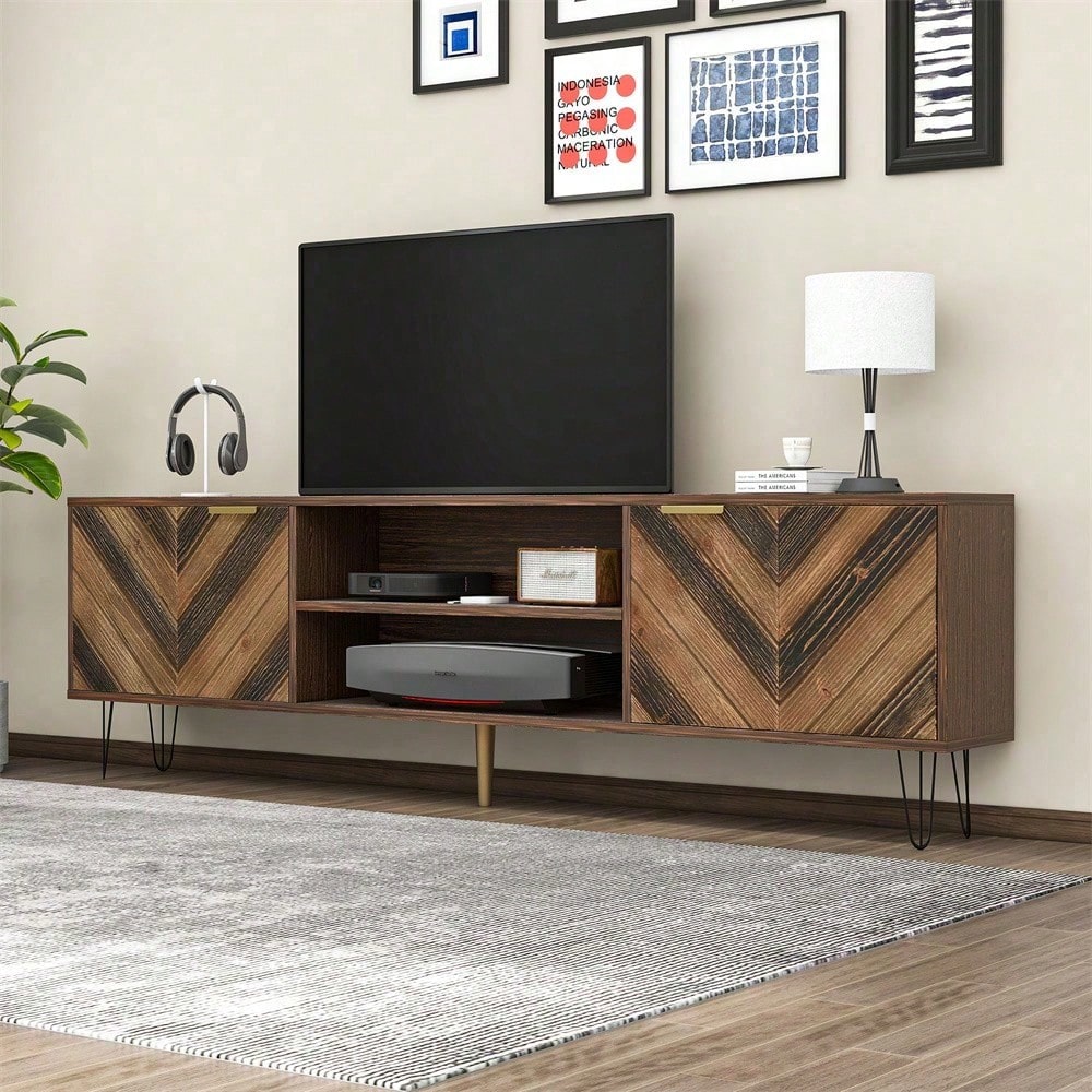 TV-Schrank mit zwei Türen, Türen aus Massivholzfurnier. TV-Schrank mit zwei Fächern, niedriges Paneel, TV-Schrank. Goldgriffe und Eisenfüße.