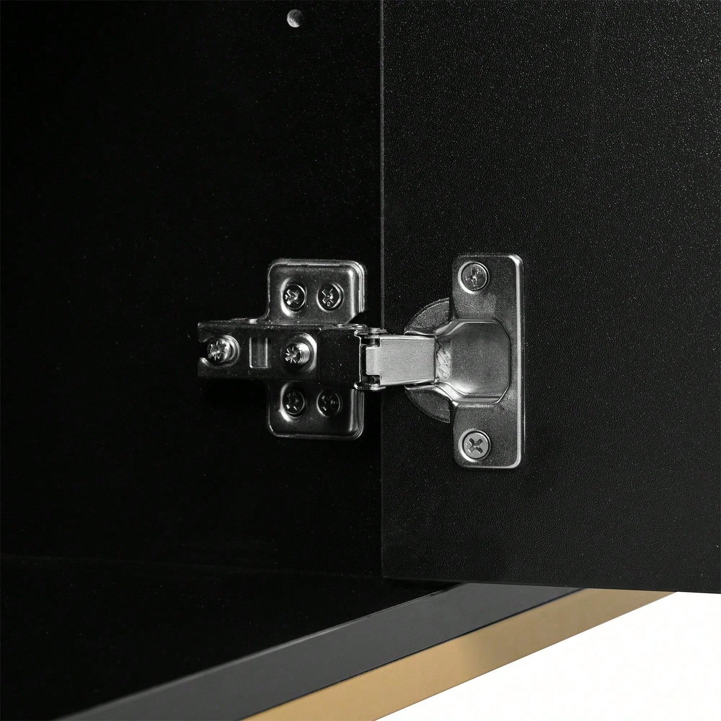 Sideboard mit vier Türen, Metallfüßen, TV-Schrank, Kleiderschrank, geradliniges Design mit Metalllinien-Dekor, Schwarz+Golden, Maße: H 80cm / B 150 cm / T 40 cm