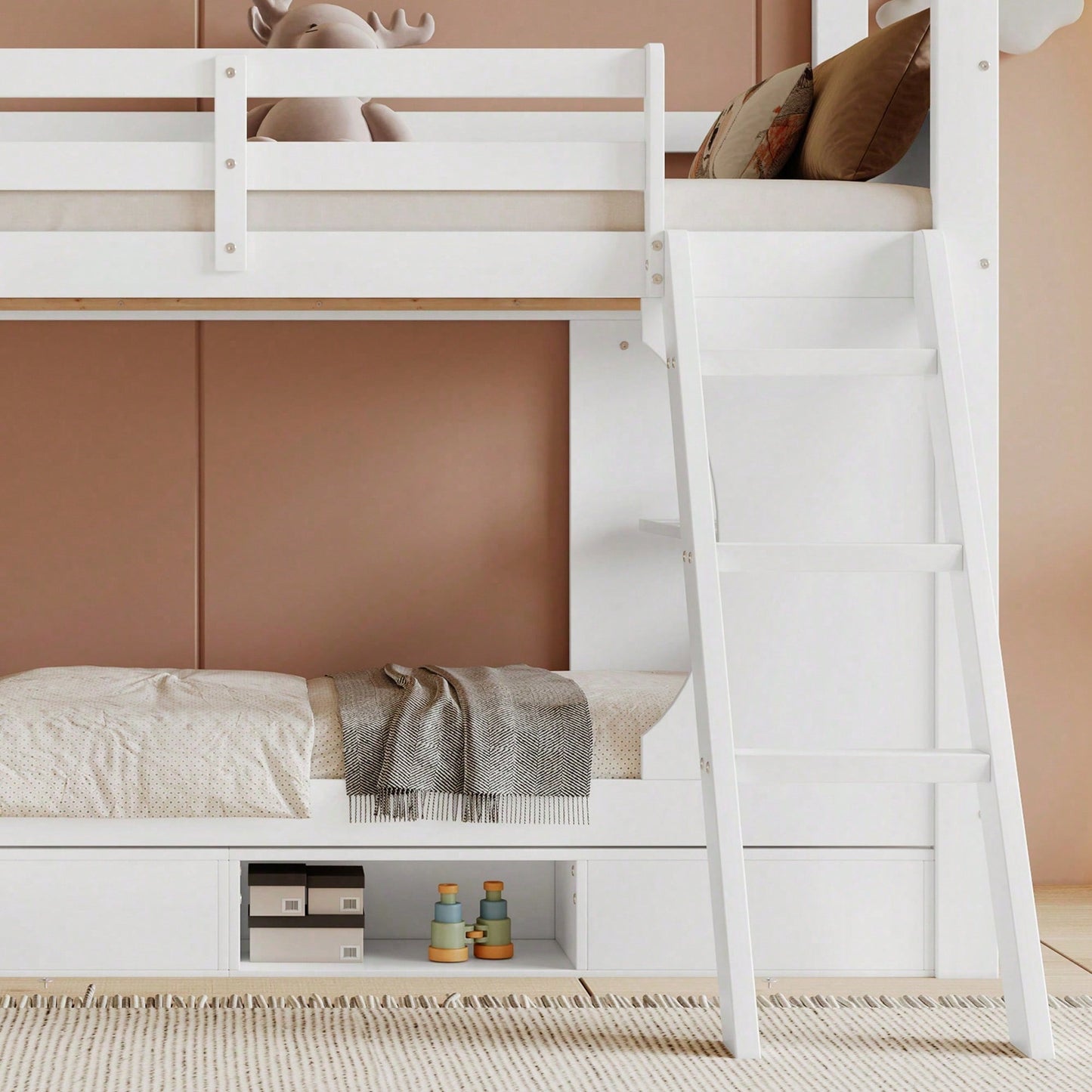 Modernes Etagenbett für Kinder (90x200 cm) - Mit integriertem Schreibtisch & Schuhschrank (4 Fächer) - Sicherheits-Gitter & dreistufige Schrägleiter - Viel Stauraum aus Kiefer, MDF & Sperrholz - Weiße Schlaf- & Spiel-Lösung
