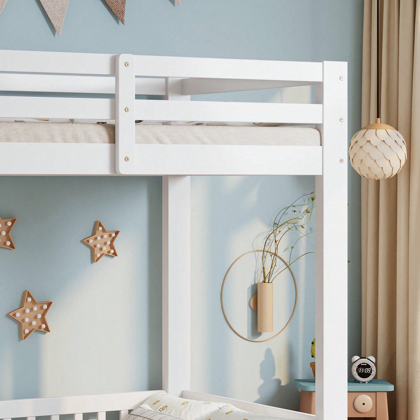 Etagenbett aus Kiefernholz & LVL 90x200 cm - Hochbett mit sicherer rechtwinkliger Treppe, Geländer und Tür - Weißes Kinderbett mit Absturzsicherung & nutzbarem Freiraum unter dem Bett