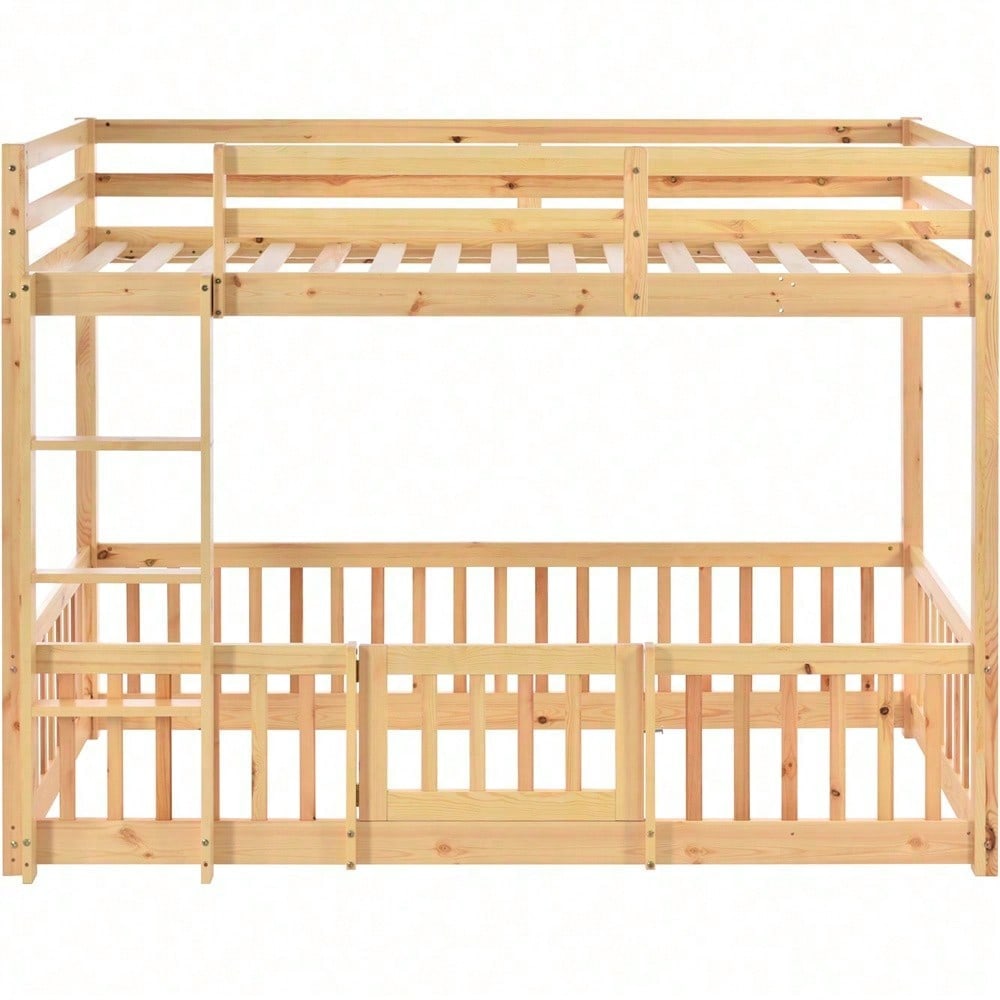 Etagenbett mit rechtwinkliger Treppe, Bett mit Zäune und Türchen, Kinderbett mit Fallschutz und Gitter, Massivholz, natur (200x90cm)