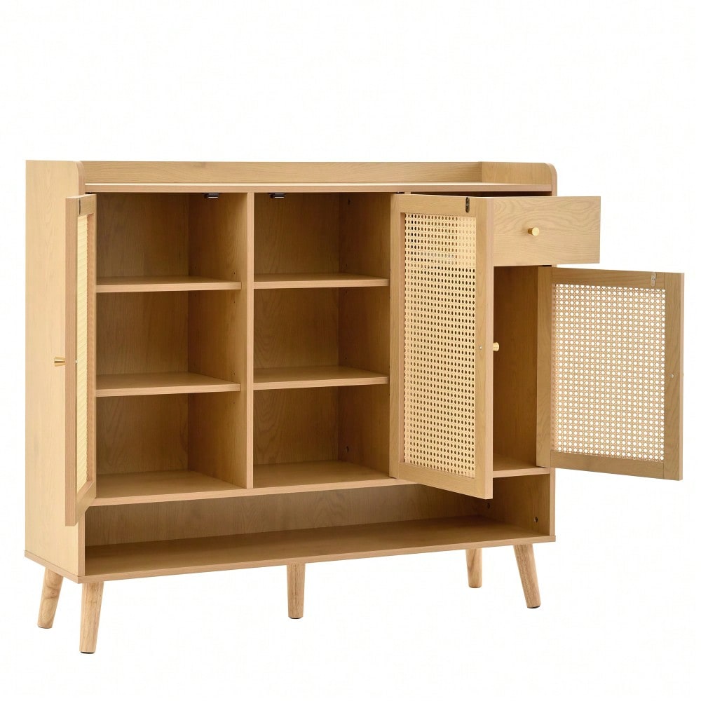 Schuhschrank aus natürlichem Rattan, Schuhkommode Schuhregal mit 3 Türen und1 Schubladen und 5 Regalböden, für den Flur. Metallgriff und Massivholzbeinen. Maße: B120/H106/T35 cm