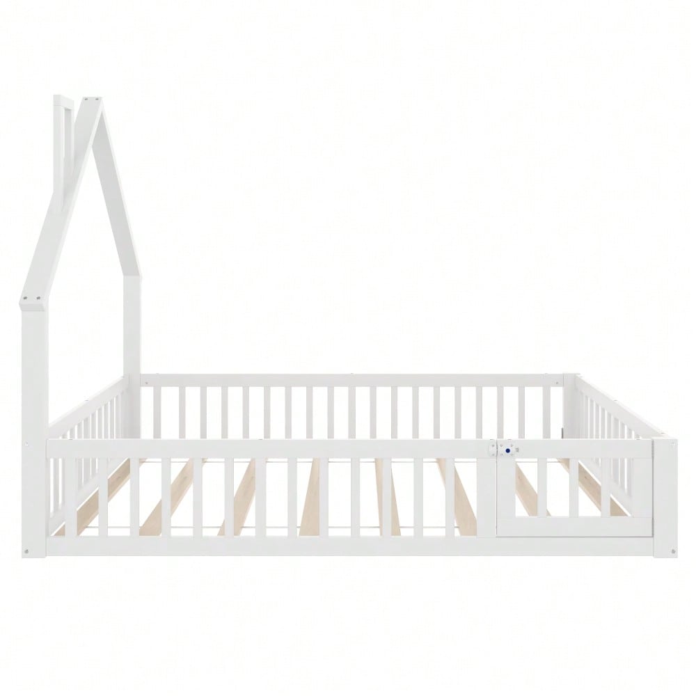 Polsterbett, 140 x 190 cm, Kinderbett mit Schornsteinform, Bett mit Lattenrost (ohne Matratze), Kiefernholz, Minimalistischer Stil, Weiß