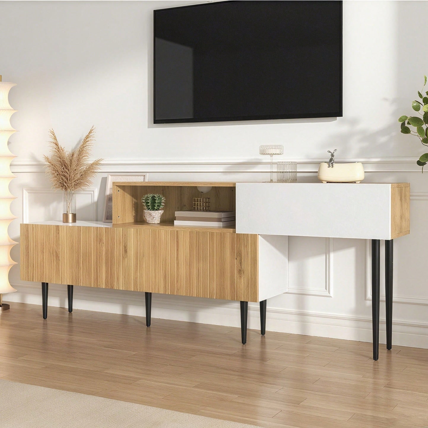 Moderner TV-Schrank mit verstellbarer Länge, Modulares 2-teiliges Design, Holzoptik + Weiß matt, Schwarze Metallbeine, Multifunktionales Wohnzimmermöbel