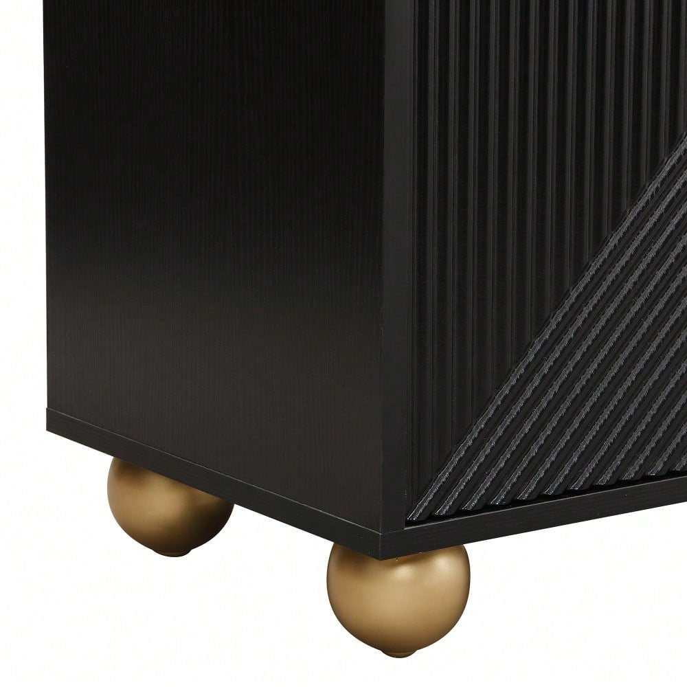 Sideboard mit vier geformten Türen, verstellbaren Innenböden, Metallgriffen und kugelförmigen Beinen