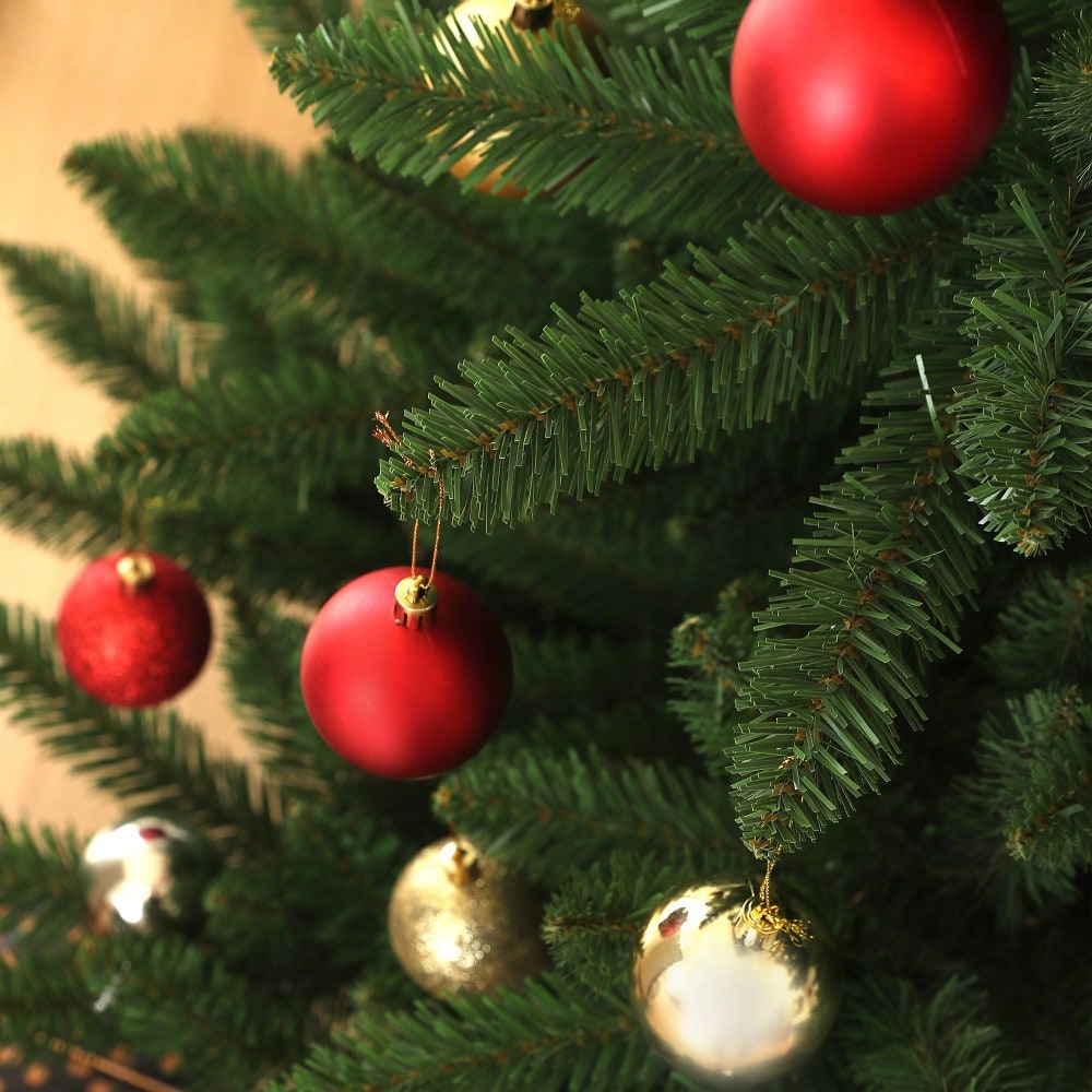 Künstlicher Weihnachtsbaum 180 cm mit 880 Spitzen, flammhemmend & faltbar inkl. Stahlfuß, für Weihnachtsdekoration Indoor, grün - von HOMCOM