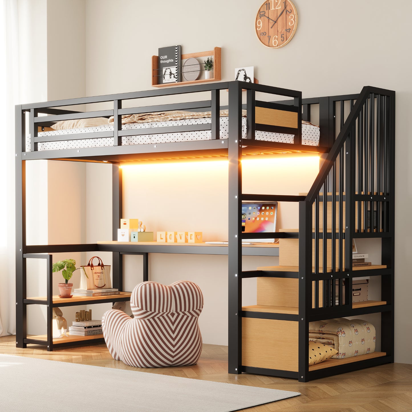 90*200 Metall-Hochbett,mit LED-Lichtleiste und Steckdose,mit Aufbewahrungsleiter,Regalen und Tisch, Sicherheitszaun-Design , Hohes Eisenrahmenbett mit Metallrahmen für stabile Unterstützung, Schwarz