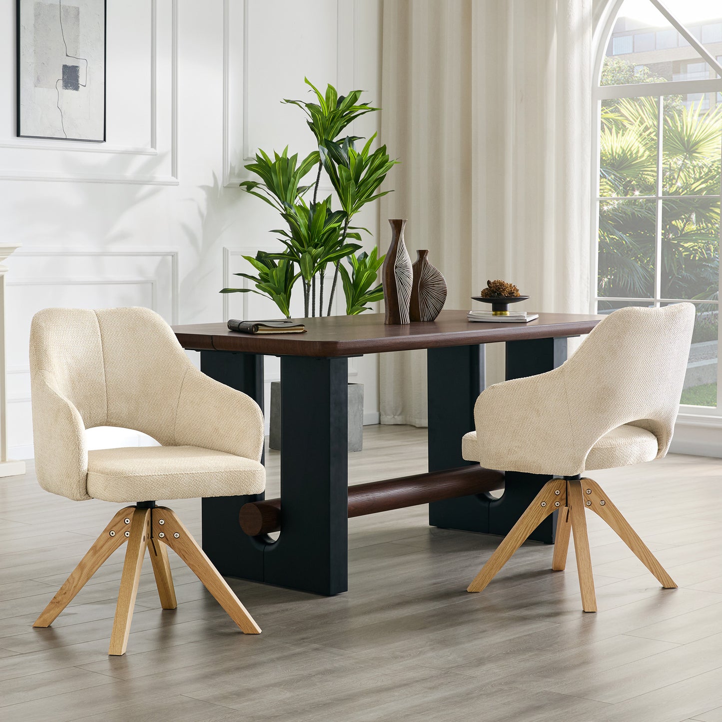2er-Set Drehstühle im leichten Luxus-Retro-Stil. Weißer Textilstoff mit Struktur und Massivholzbeinen, 360° leise Drehfunktion, gewölbte Rückenlehne. Geeignet für Esszimmer, Wohnzimmer.