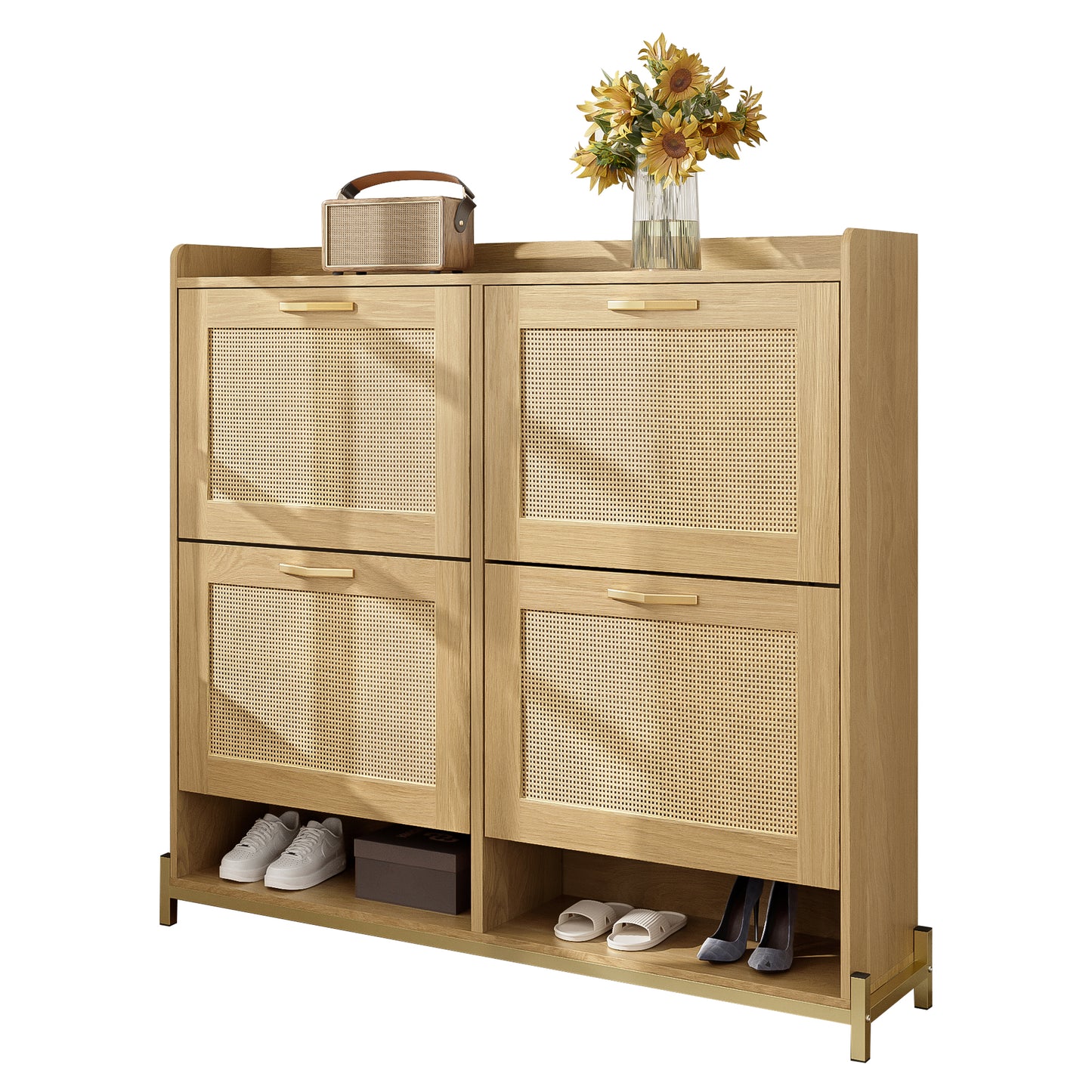 Gigab2b original image - Eleganter Schuhschrank aus Holz mit Rattantüren – 4 Türen, Metallrahmen und oberes Regal für stilvolle und übersichtliche Aufbewahrung.