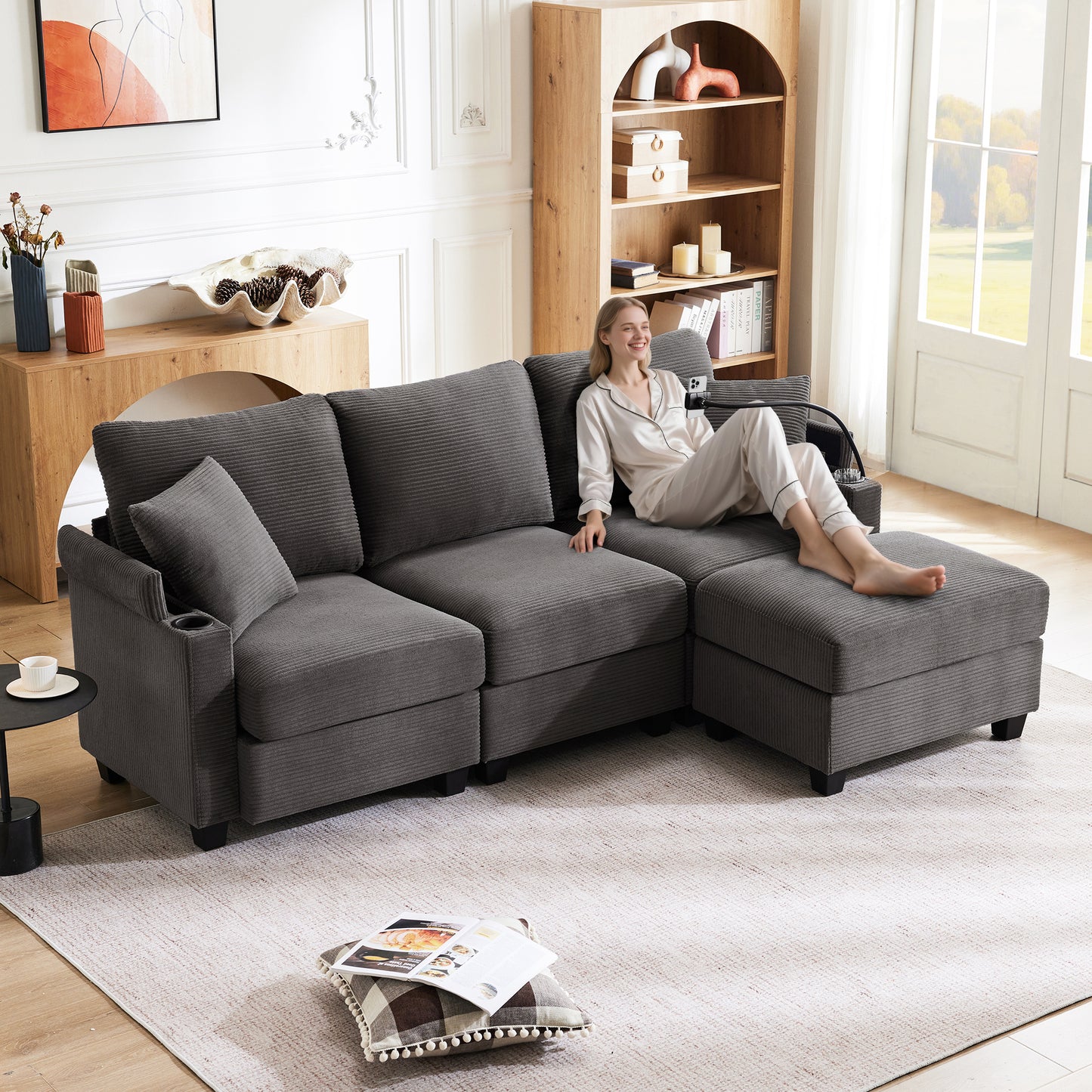 Gigab2b original image - L-förmiges Ecksofa,umwandelbares 3-Sitzer-Sofa mit Fußhocker, Getränkehalter, USB-Ladegerät, Armlehnenablage und 2 Kissen, geeignet für Wohnzimmer/Büro/Wohnung, Dark Gray