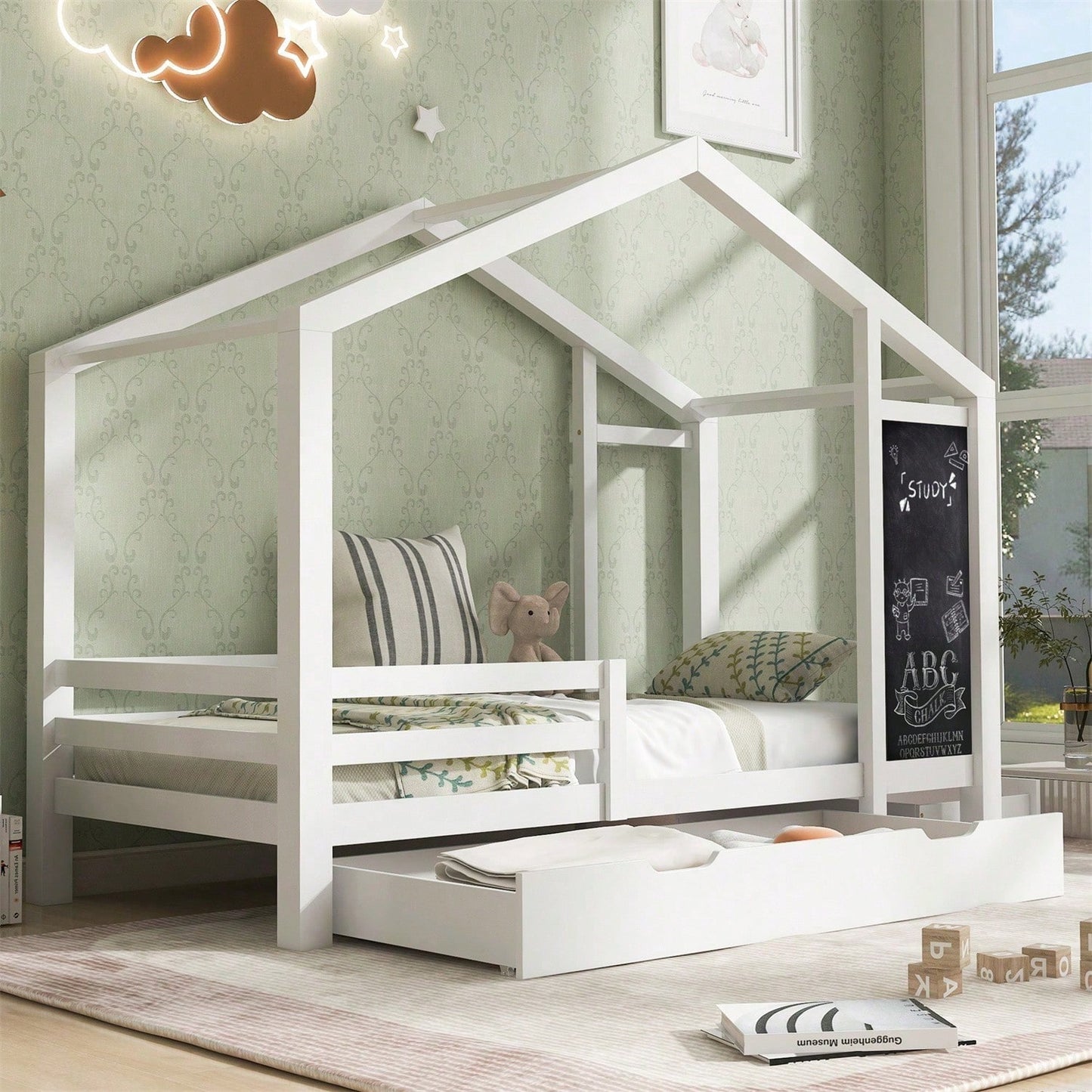 Kinderbett Hausbett 90 x 200 cm, Holzbett mit Tafel und 2 Schubladen, Massivholz mit Zaun und Lattenrost, Weiß