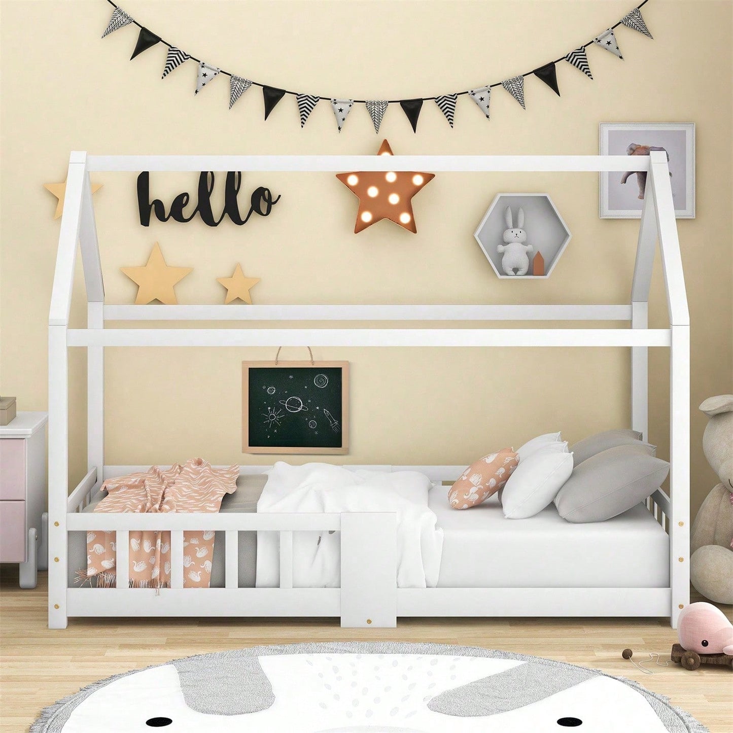 Kinderbett Hausbett 90 x 200 cmHolzbett für Kinderzimmer inkl.Tafel Lattenrosten Rausfallschutz, aus Kiefernholz Grau (ohne Matratze)  Item Code: WF197916AAG First Arrival Date: 2022-05-20 Return Rate: Moderate