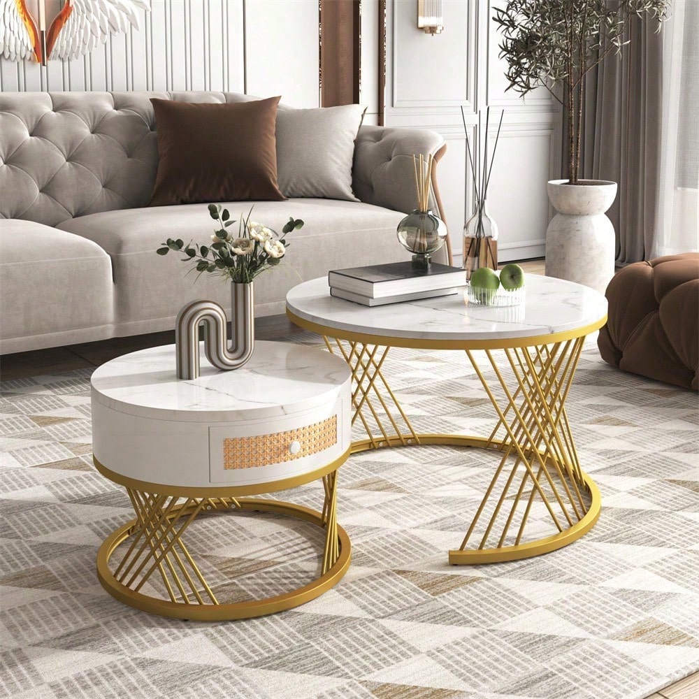 2 in 1 Runder Couchtisch aus MDF, Beistelltisch mit Tischplatte aus Marmor und Schubladen aus Kunststoff-Rattan, Griffe aus Massivholz. goldene Eisenfüße. 70*70*45,5+50*50*38,5cm