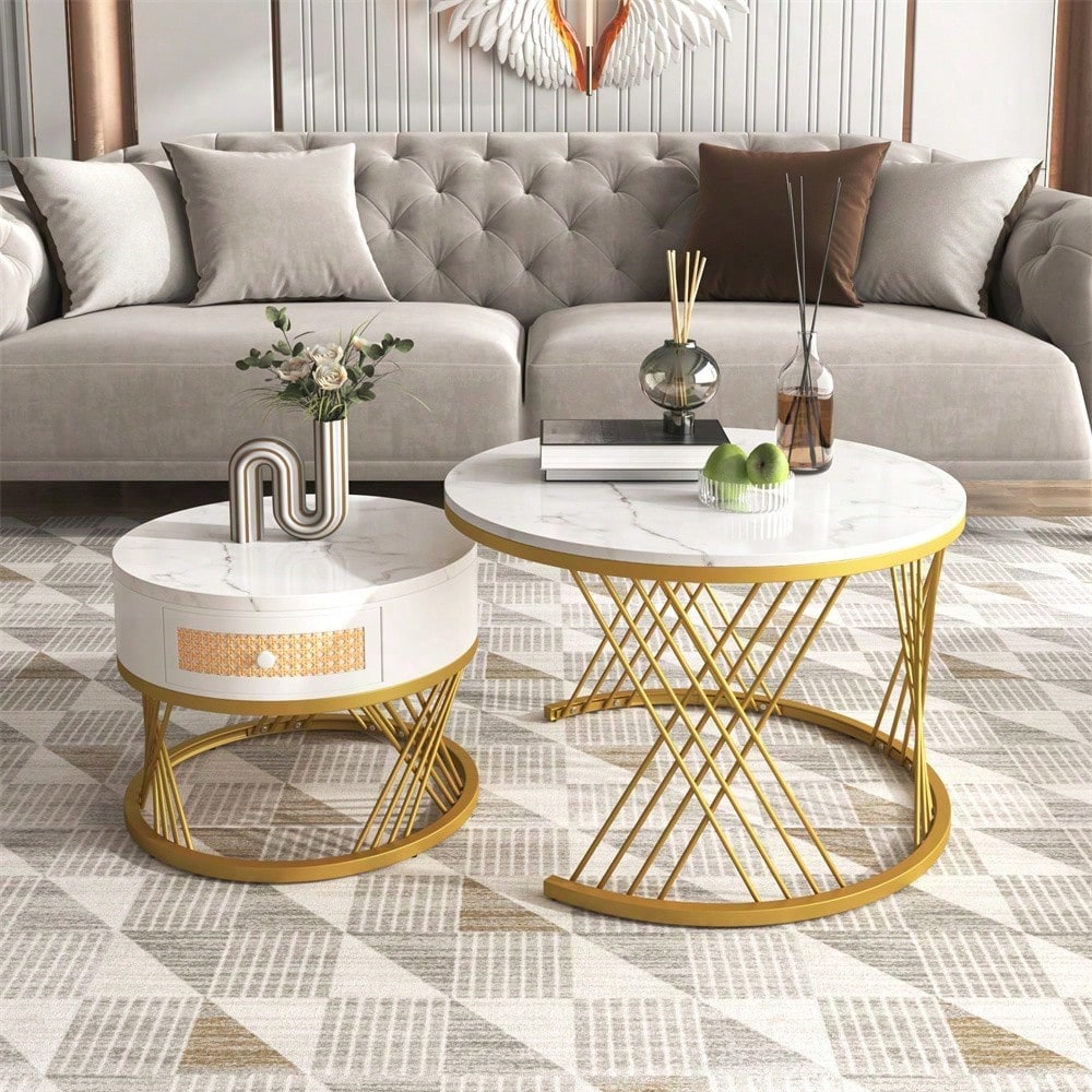 2 in 1 Runder Couchtisch aus MDF, Beistelltisch mit Tischplatte aus Marmor und Schubladen aus Kunststoff-Rattan, Griffe aus Massivholz. goldene Eisenfüße. 70*70*45,5+50*50*38,5cm