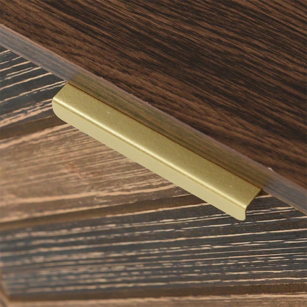 TV-Schrank mit zwei Türen, Türen aus Massivholzfurnier. TV-Schrank mit zwei Fächern, niedriges Paneel, TV-Schrank. Goldgriffe und Eisenfüße.