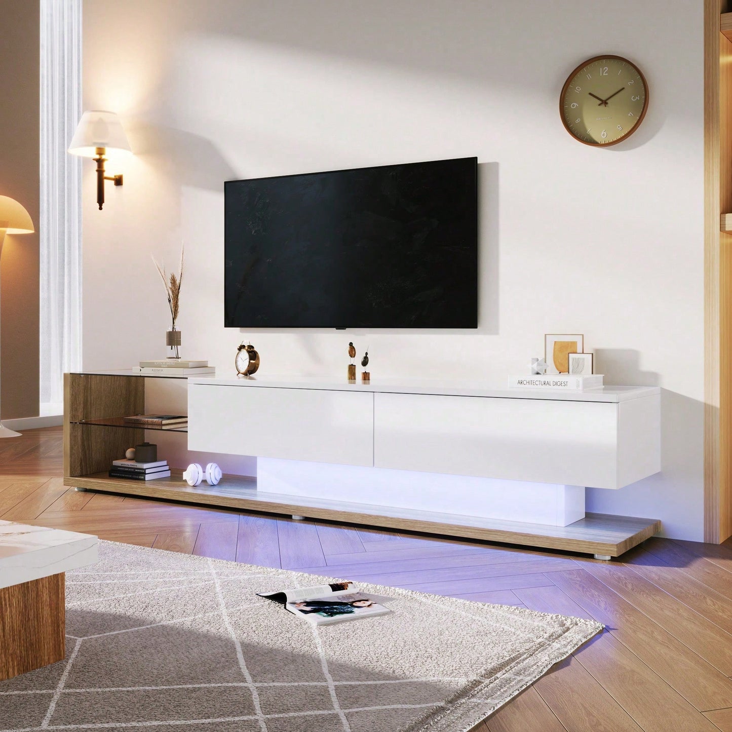 V-Schränke, Lowboards, Hochglanz-Wohnzimmermöbel. Glastrennwände und variable LED-Beleuchtung. Es verbindet natürlichen, rustikalen Stil mit modernem Design.