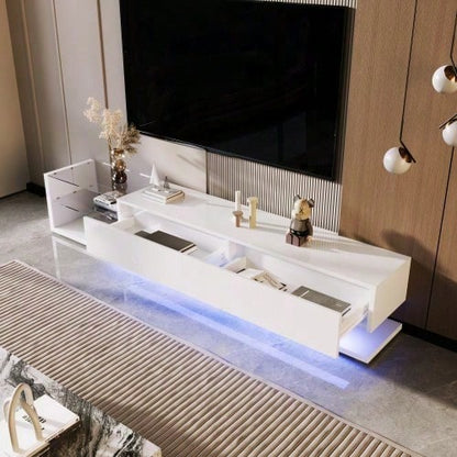 V-Schränke, Lowboards, Hochglanz-Wohnzimmermöbel. Glastrennwände und variable LED-Beleuchtung. Es verbindet natürlichen, rustikalen Stil mit modernem Design.