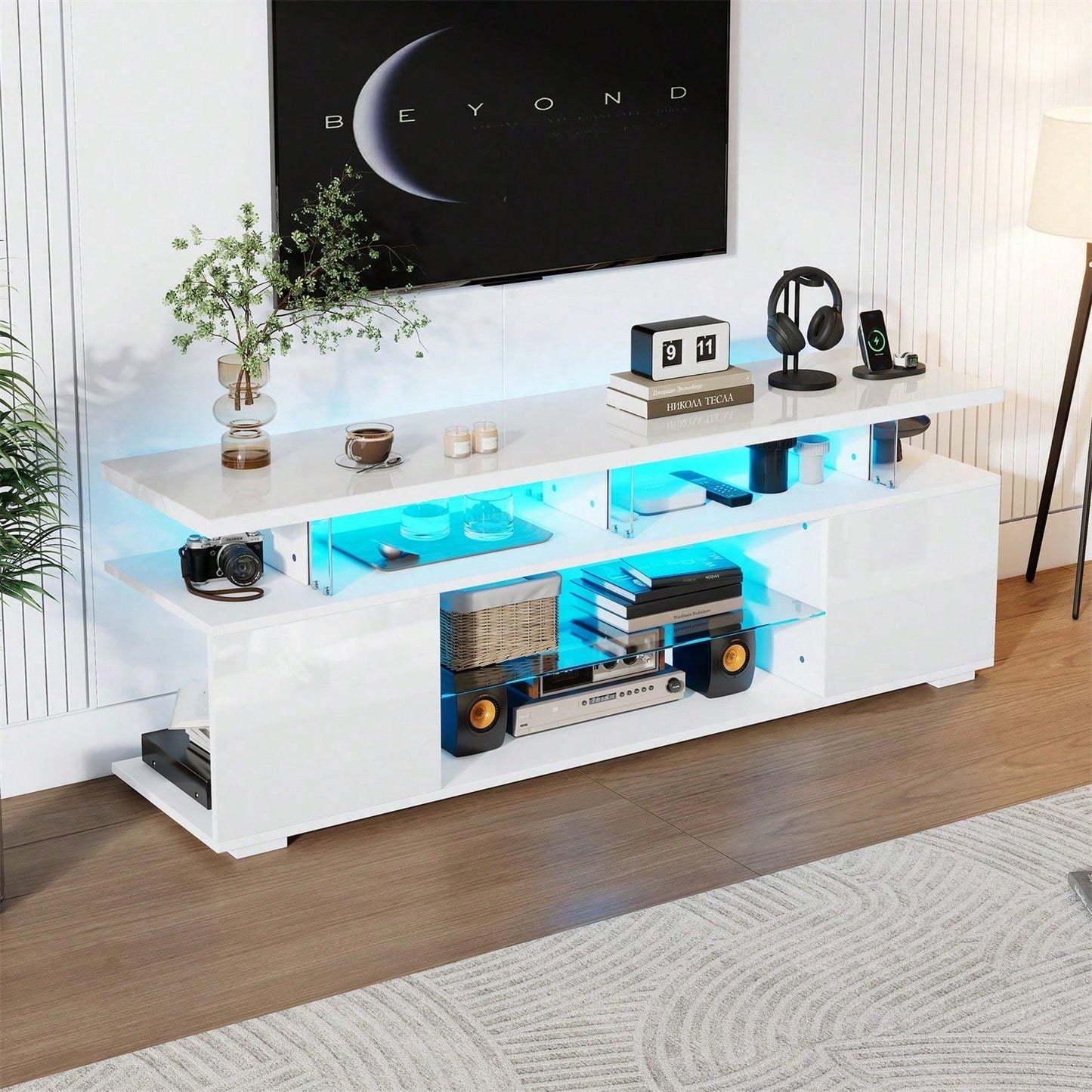 Moderner Low-Panel-Hochglanz-TV-Ständer mit LED-Beleuchtung, TV-Panel, TV-Glasschrank für 60-Zoll-Fernseher, Tische, universelle Gaming-Medienständer, Stauschränke und große Stauräume, Reinweiß Moderner Low-Panel-Hochglanz-TV-Ständer mit LED-Beleuchtung,