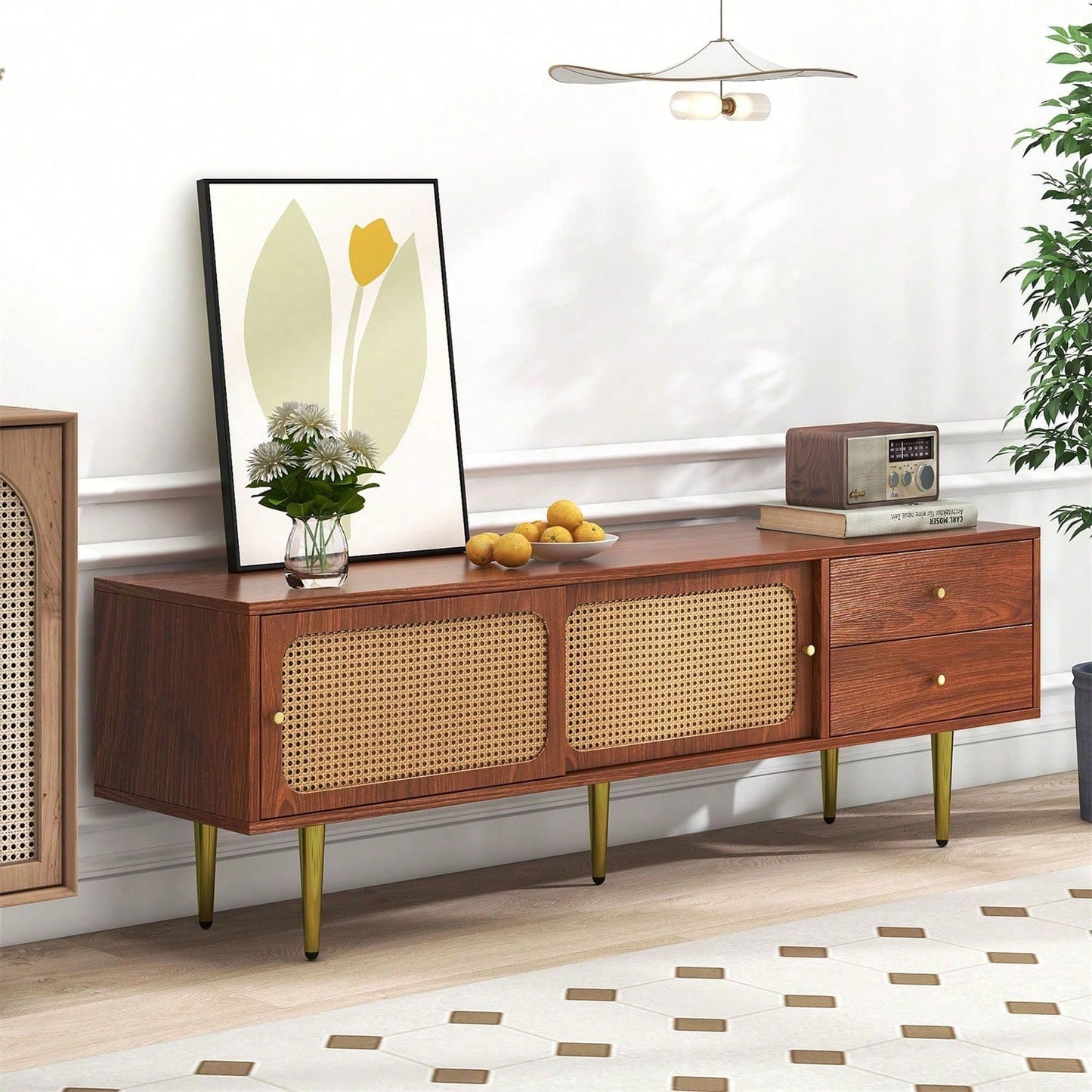 Stilvoller TV-Ständer mit Rattan-Schiebetüren und praktischen Schubladen, Nussbaum mit dunklem Kunststoff-Rattan, 2 Schubladen, 2 Rattan-Schiebetüren, 4 Fächer zur Aufbewahrung, 160*40*60cm.