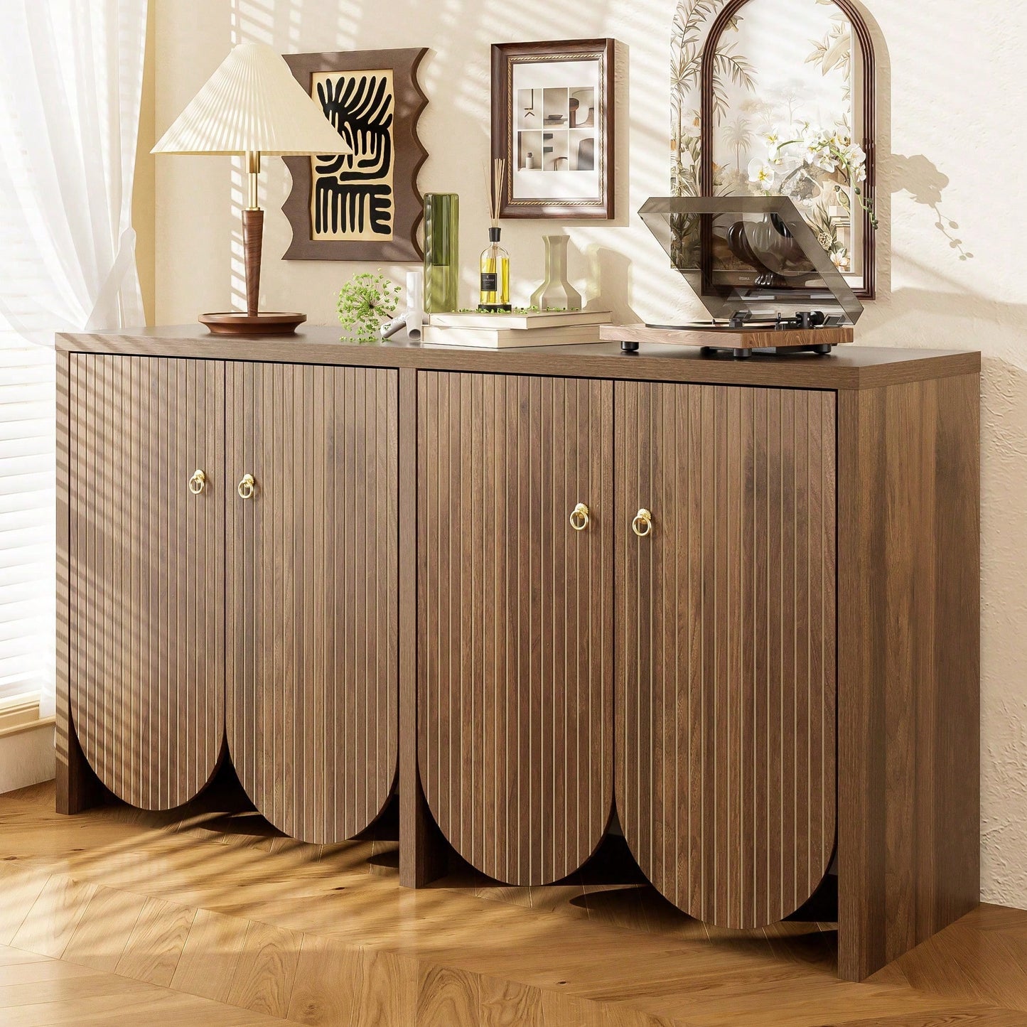 Elegantes Sideboard 147*40*80 cm in Walnussoptik - 4 Türen mit Aluminiumgriffen & verstellbaren Einlegeböden - Stilvoller Aufbewahrungsschrank für Wohnzimmer, Esszimmer & Flur