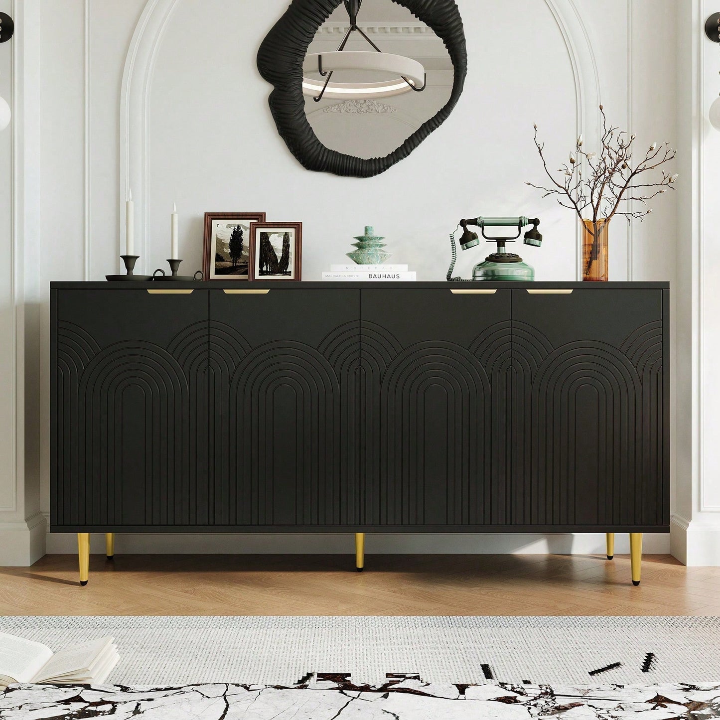 Schwarzes Sideboard mit Goldakzenten – Moderne Kommode mit 4 Türen, gebürsteten Griffen & Hochglanzbeinen (160*80*40 cm) – Eleganter Wohntresor fürs Wohnzimmer