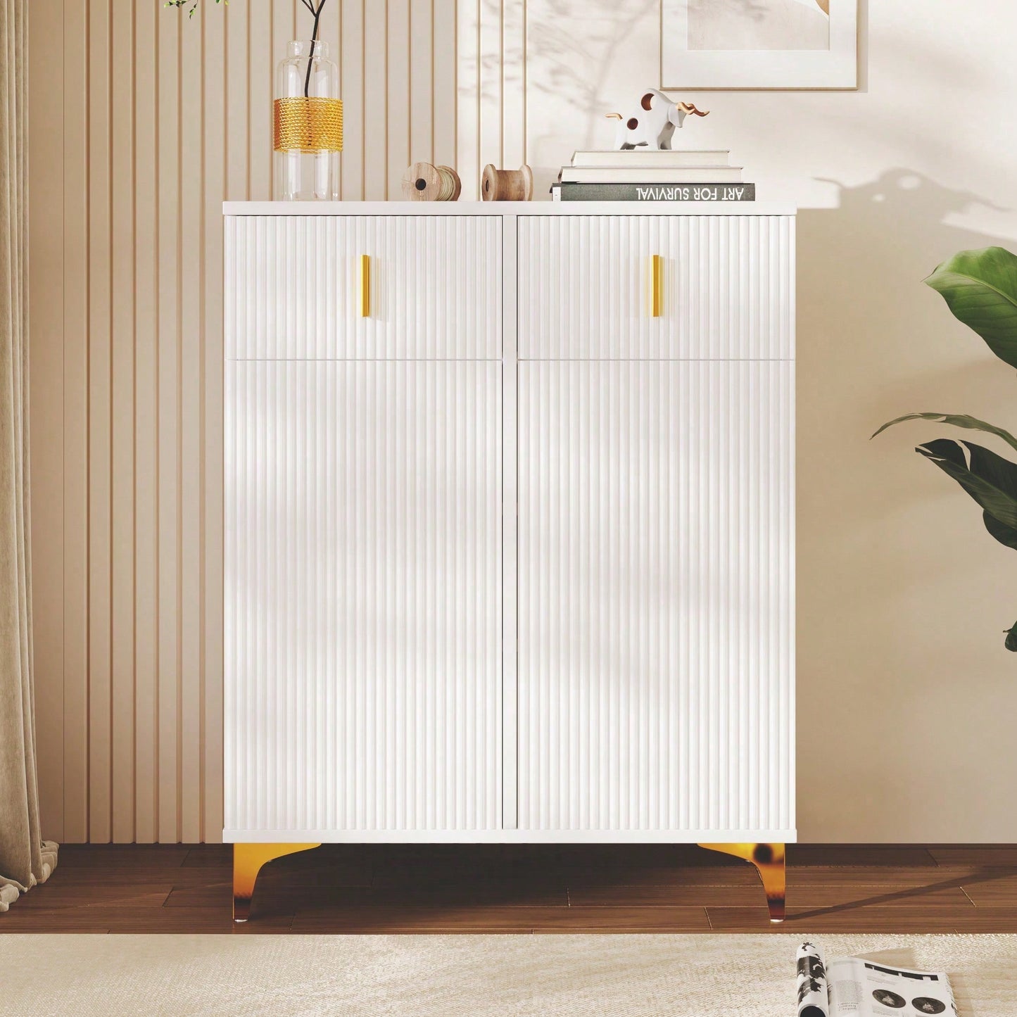Eleganter Sideboard/Schuhschrank mit Strukturpaneelen, verstellbaren Einlegeböden und vergoldeten Verzierungen, mit Schubladen