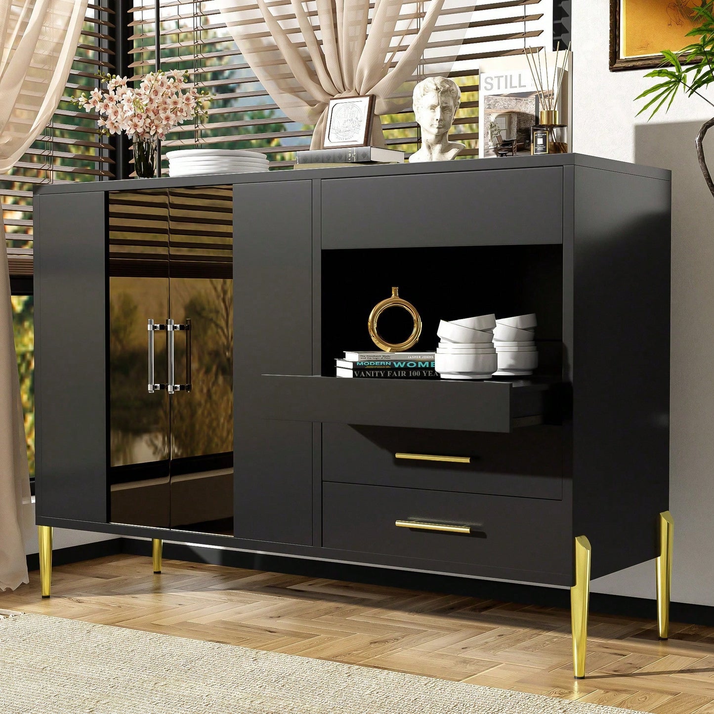 Leichtes, luxuriöses, modernes Sideboard mit eleganter, tealfarbener Glastür, Griffe aus Kristall-Acryl für Esszimmer und Wohnzimmer, galvanisierte, goldene Eisenbeine, schwarzer Korpus