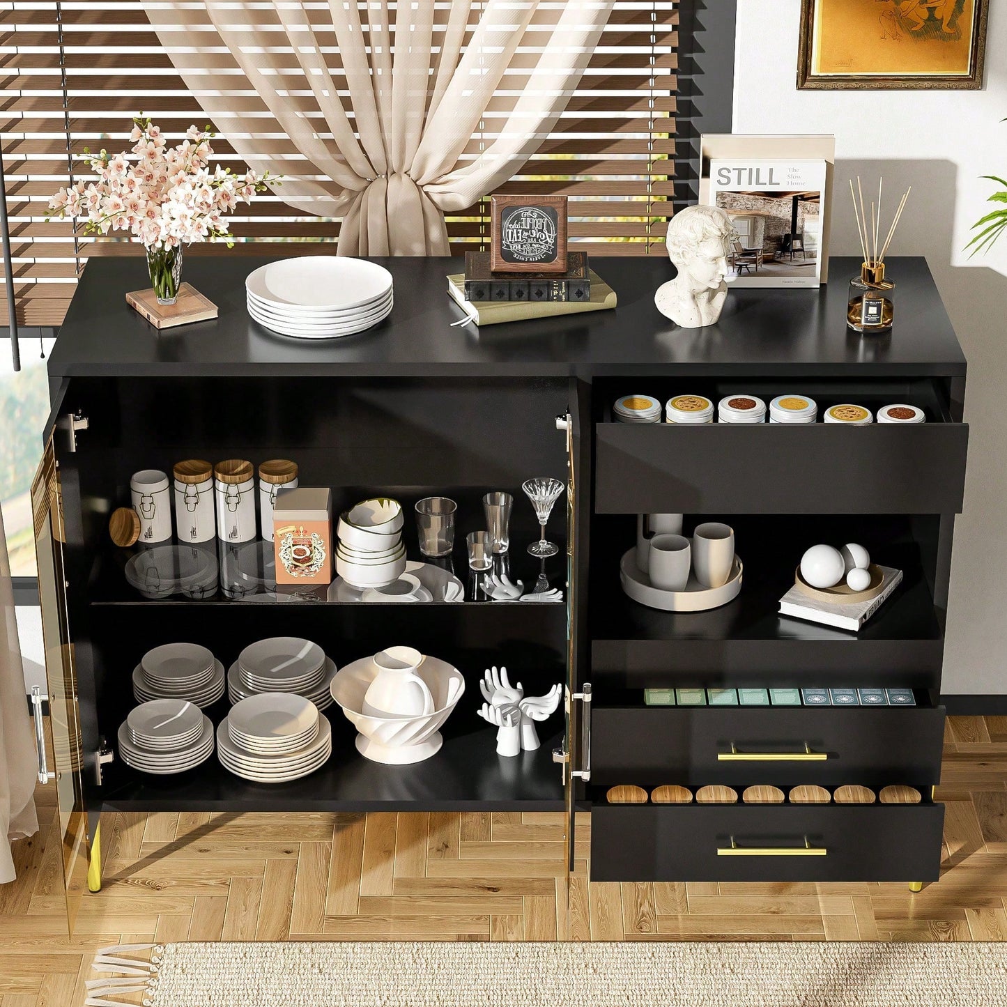 Leichtes, luxuriöses, modernes Sideboard mit eleganter, tealfarbener Glastür, Griffe aus Kristall-Acryl für Esszimmer und Wohnzimmer, galvanisierte, goldene Eisenbeine, schwarzer Korpus
