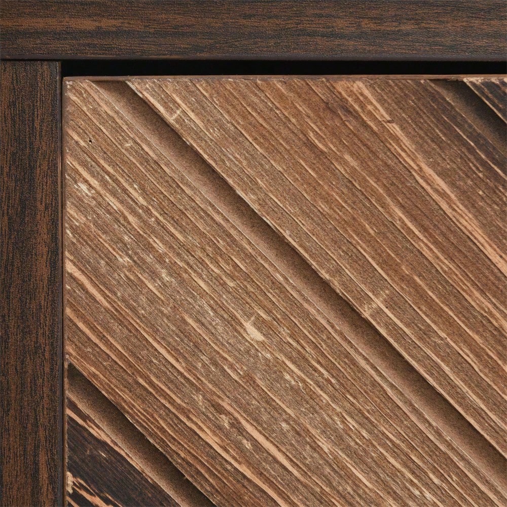 Sideboard, Exklusives Sideboard mit drei Türen, mit stilvollen Details und großzügigem Stauraum. Tür aus Massivholzfurnier, konkave und konvexe Haptik. Enthält Laminate. Kleiner Schrank mit goldenen G