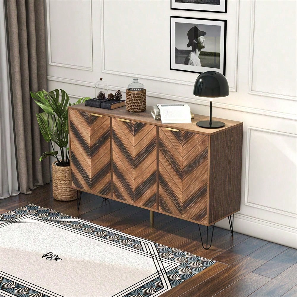 Sideboard, Exklusives Sideboard mit drei Türen, mit stilvollen Details und großzügigem Stauraum. Tür aus Massivholzfurnier, konkave und konvexe Haptik. Enthält Laminate. Kleiner Schrank mit goldenen G
