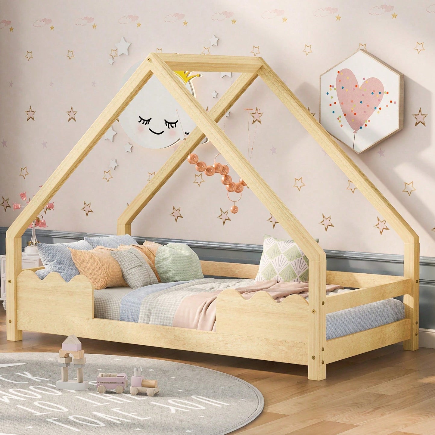 Massivholz-Hausbett für Kinder (90x200 cm) – Spielbett mit integriertem Rausfallschutz – Naturbelassenes Jugendbett aus robustem Holz – Sicherer & fantasievoller Schlafplatz