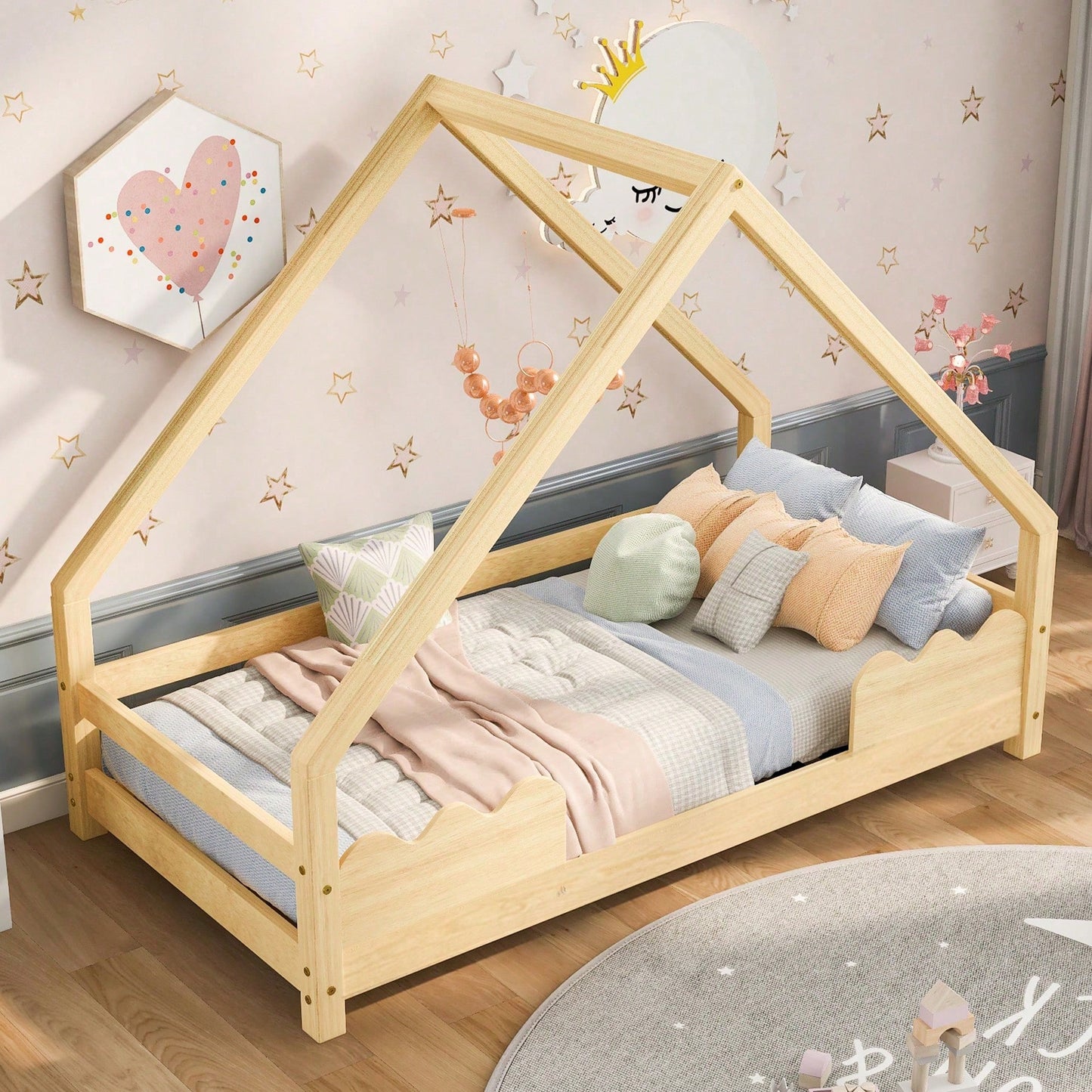Massivholz-Hausbett für Kinder (90x200 cm) – Spielbett mit integriertem Rausfallschutz – Naturbelassenes Jugendbett aus robustem Holz – Sicherer & fantasievoller Schlafplatz