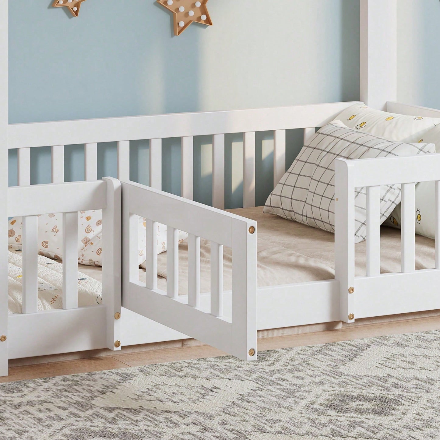 Etagenbett aus Kiefernholz & LVL 90x200 cm - Hochbett mit sicherer rechtwinkliger Treppe, Geländer und Tür - Weißes Kinderbett mit Absturzsicherung & nutzbarem Freiraum unter dem Bett