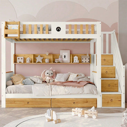 Etagenbett, Reichlich Stauraum, Rahmen aus Kiefernholz und MDF, Kinderbett mit 4 Schließfächer in der Treppe, mit Fallschutzgitter und 2 Schubladen, Offenes Regal, Weiß+Natur, 90x200cm