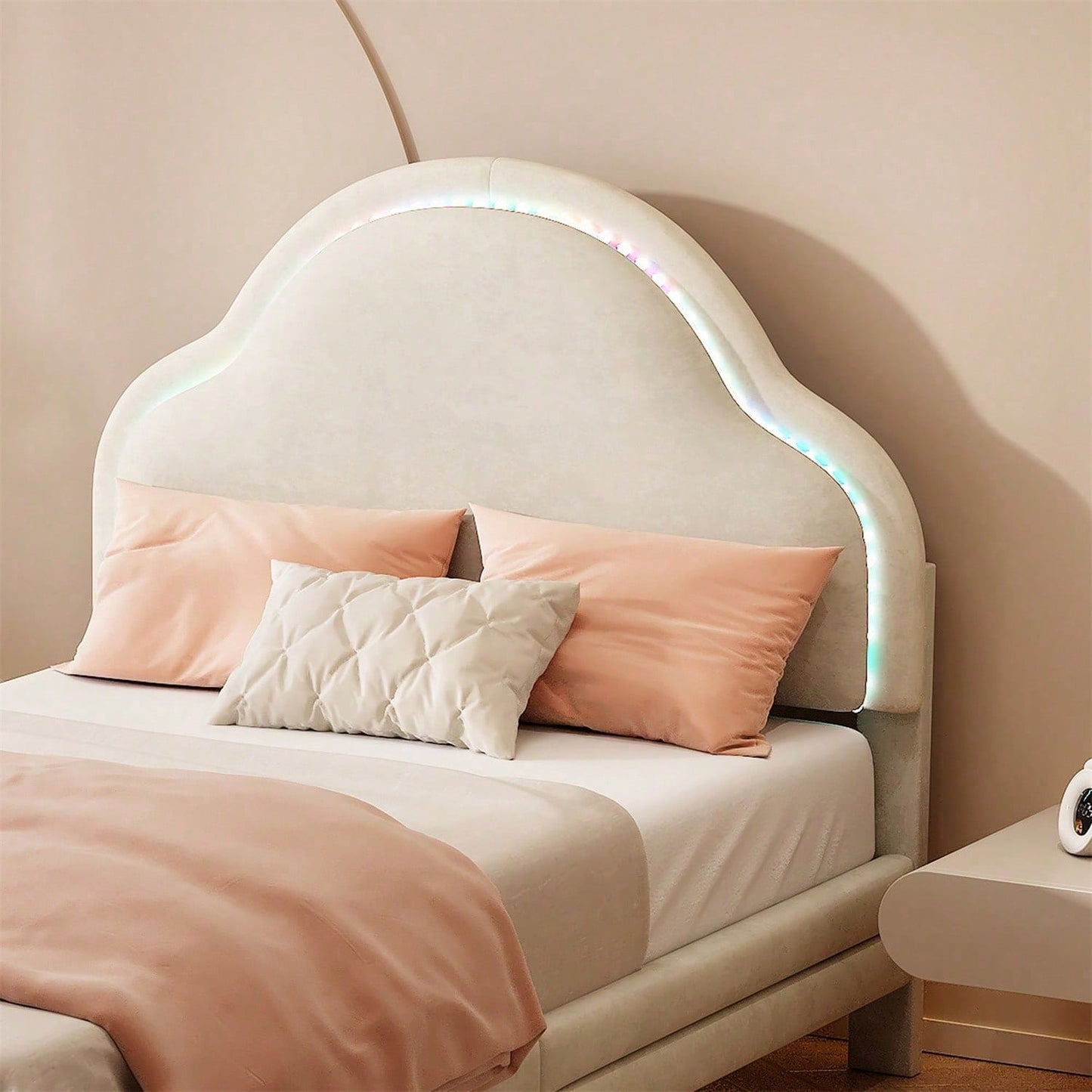 Polsterbett mit Kopfteil in Wolkenform, mit mehrfarbigen, wechselnden LED-Streifen, Kinderbett mit Holzlatten, Einzelbett, Samt, Beige, 90x200cm
