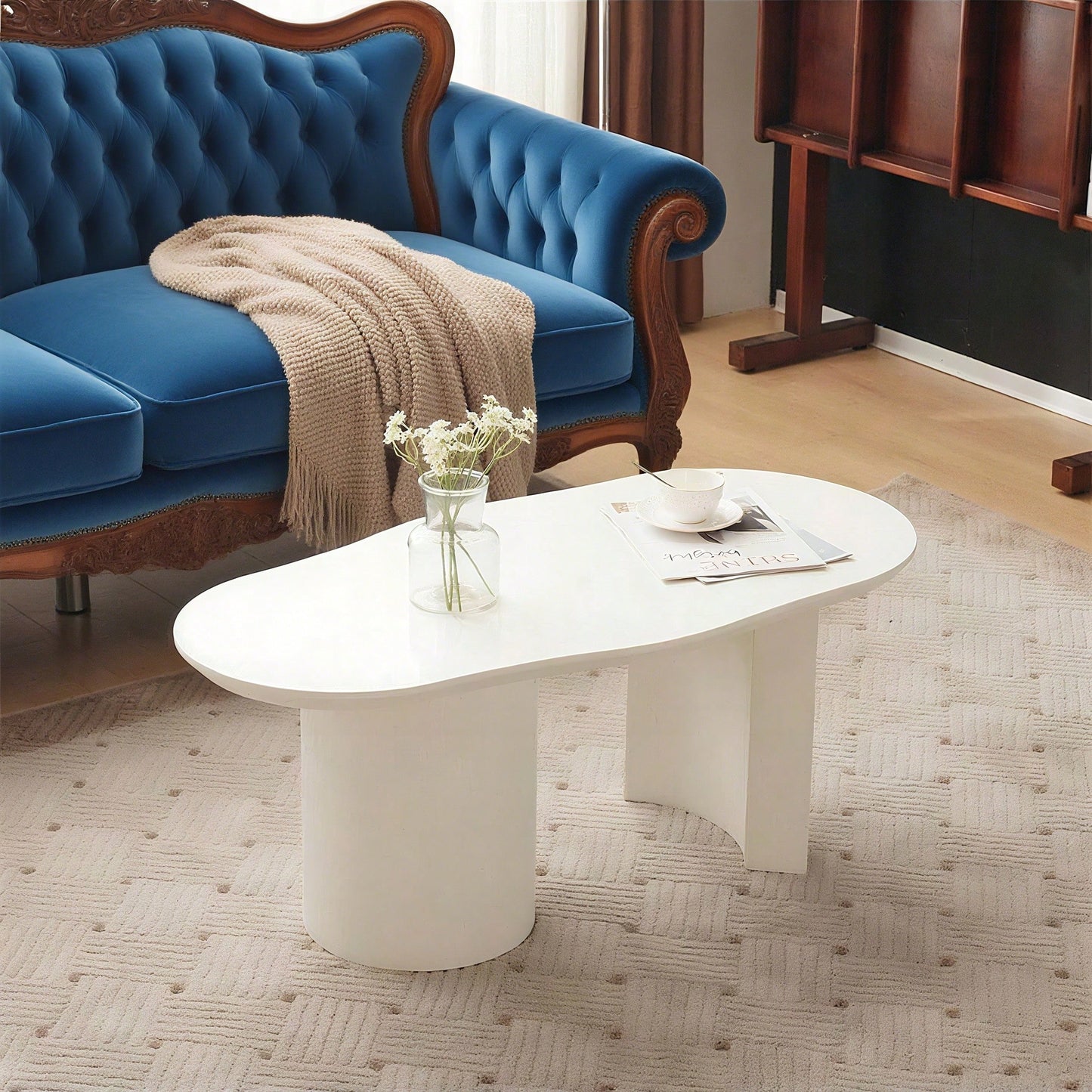 Stabiler und langlebiger 100 cm langer weißer unregelmäßiger Couchtisch - hochwertiges MDF, lackierte Oberfläche, zarte Haptik, unregelmäßige und elegant geschwungene Tischplatte