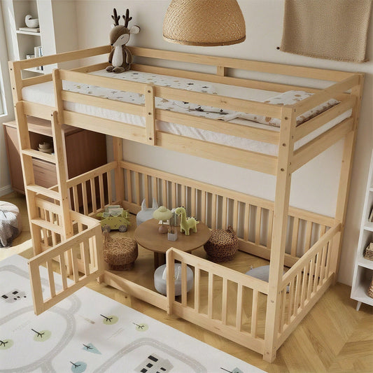 Etagenbett mit rechtwinkliger Treppe, Bett mit Zäune und Türchen, Kinderbett mit Fallschutz und Gitter, Massivholz, natur (200x90cm)