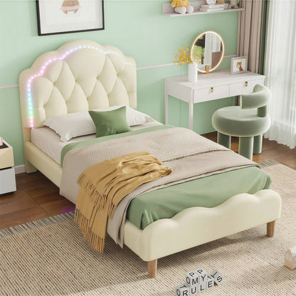 Polsterbett, Wellenförmiges Kopfteil mit Zugpunktleiste, mit mehrfarbigen, wechselnden LED-Streifen, Kinderbett mit Holzlatten, Einzelbett, PU, Weiß, 90x200cm
