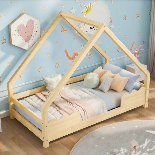 Massivholz-Hausbett für Kinder (90x200 cm) – Spielbett mit integriertem Rausfallschutz – Naturbelassenes Jugendbett aus robustem Holz – Sicherer & fantasievoller Schlafplatz