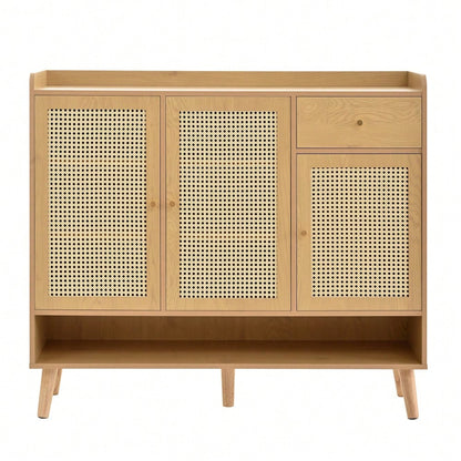 Schuhschrank aus natürlichem Rattan, Schuhkommode Schuhregal mit 3 Türen und1 Schubladen und 5 Regalböden, für den Flur. Metallgriff und Massivholzbeinen. Maße: B120/H106/T35 cm