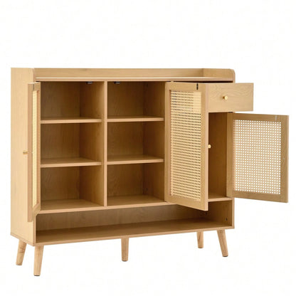 Schuhschrank aus natürlichem Rattan, Schuhkommode Schuhregal mit 3 Türen und1 Schubladen und 5 Regalböden, für den Flur. Metallgriff und Massivholzbeinen. Maße: B120/H106/T35 cm