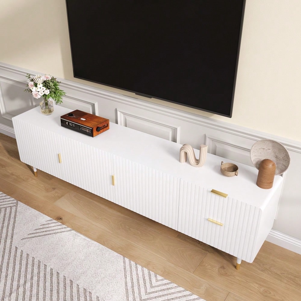 TV-Schrank mit Schubladen, TV-Möbel mit goldenen Griffen, goldenen Beinen und verstellbaren Füßen. Türen mit Regalen.