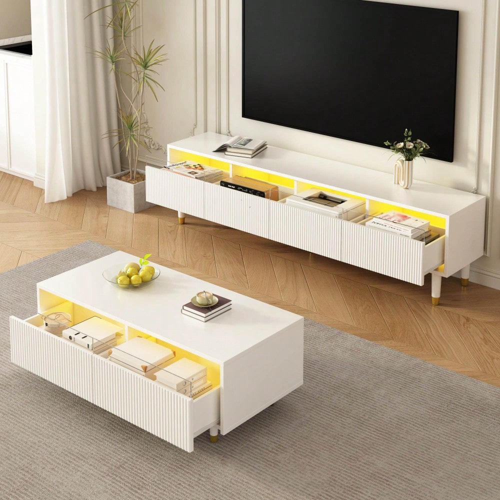 Dieser moderne LED-Couchtisch verfügt über eine gewellte Schubladenplatte, gold-weiße Beine, zwei Schubladen und einen farbwechselnden LED-Lichtstreifen. Ein passender TV-Schrank ist ebenfalls erhältl