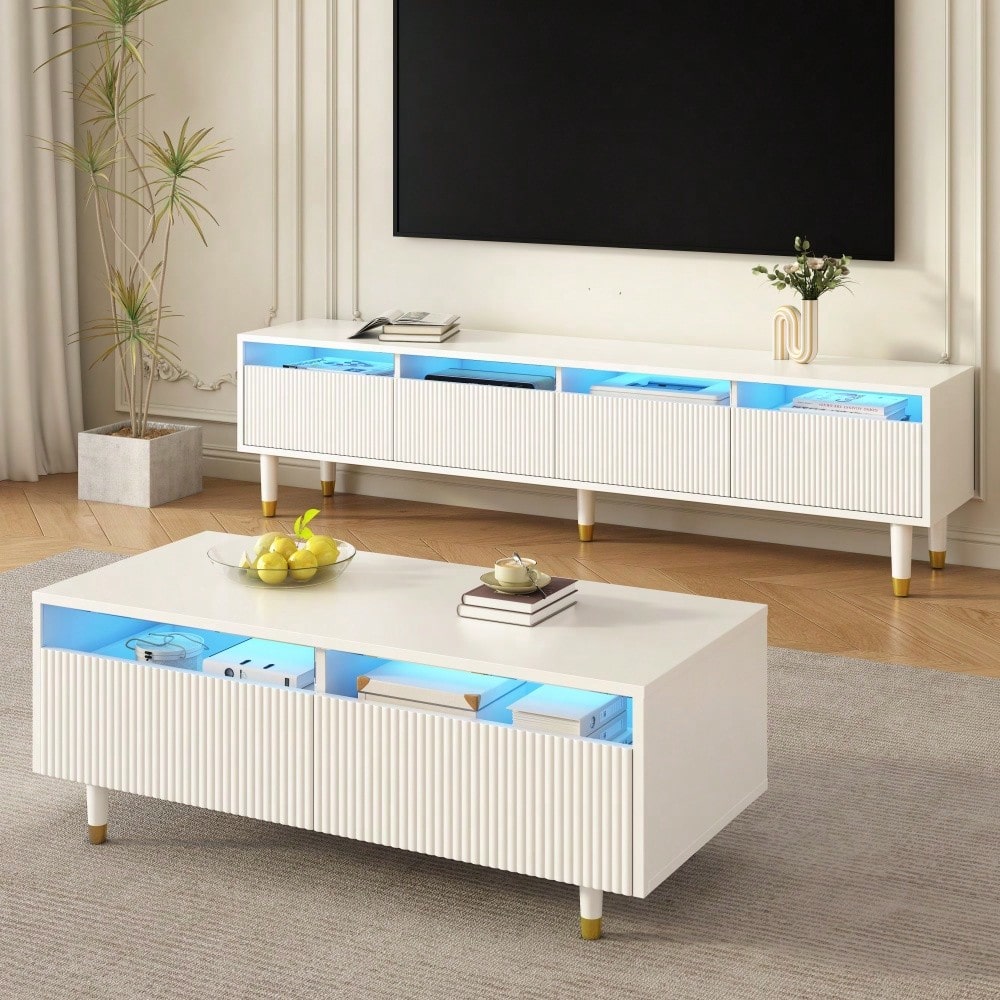 Dieser moderne LED-Couchtisch verfügt über eine gewellte Schubladenplatte, gold-weiße Beine, zwei Schubladen und einen farbwechselnden LED-Lichtstreifen. Ein passender TV-Schrank ist ebenfalls erhältl