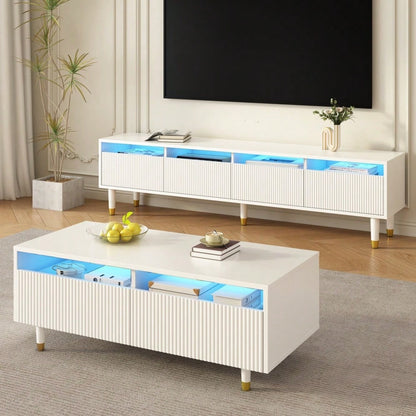 Dieser moderne LED-Couchtisch verfügt über eine gewellte Schubladenplatte, gold-weiße Beine, zwei Schubladen und einen farbwechselnden LED-Lichtstreifen. Ein passender TV-Schrank ist ebenfalls erhältl