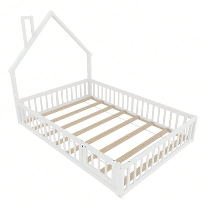 Polsterbett, 140 x 190 cm, Kinderbett mit Schornsteinform, Bett mit Lattenrost (ohne Matratze), Kiefernholz, Minimalistischer Stil, Weiß