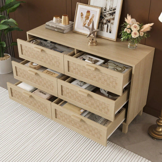 Elegantes Sideboard und Kommode aus Naturholz mit sechs Schubladen, Schlafzimmerschrank mit viel Stauraum, Schubladen in Rattanoptik.