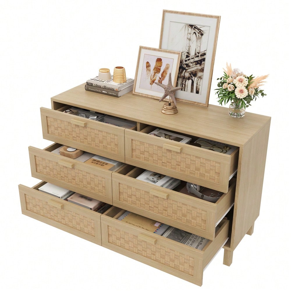 Elegantes Sideboard und Kommode aus Naturholz mit sechs Schubladen, Schlafzimmerschrank mit viel Stauraum, Schubladen in Rattanoptik.