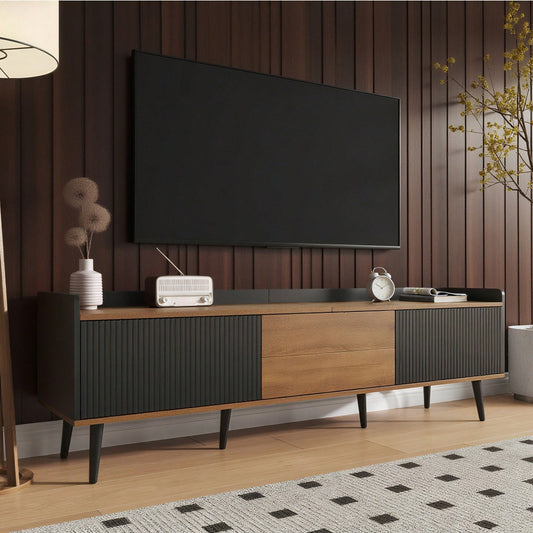 TV-Schrank, TV-Tisch, TV-Ständer, dreitüriger Unterschrank. Kompakte Konstruktion. Schwarz und natürliches Holzfinish. Höhe 49,5 cm / Länge 160 cm / Breite 39 cm